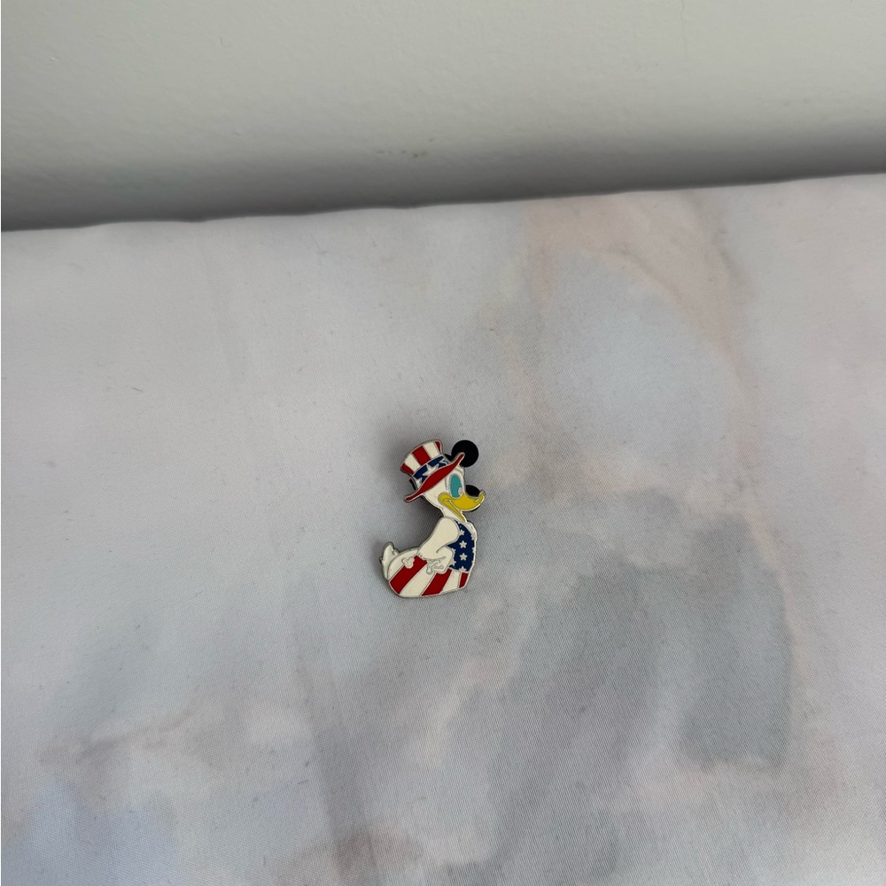 Disney Donald Duck Pin American Duck Pose Uncle Sam 2007 Patriotic Pin